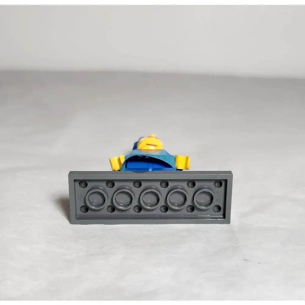 Lego Simpsons Marge Simpson Minifigure With Blue Apron On A Tile VG Pre-owned